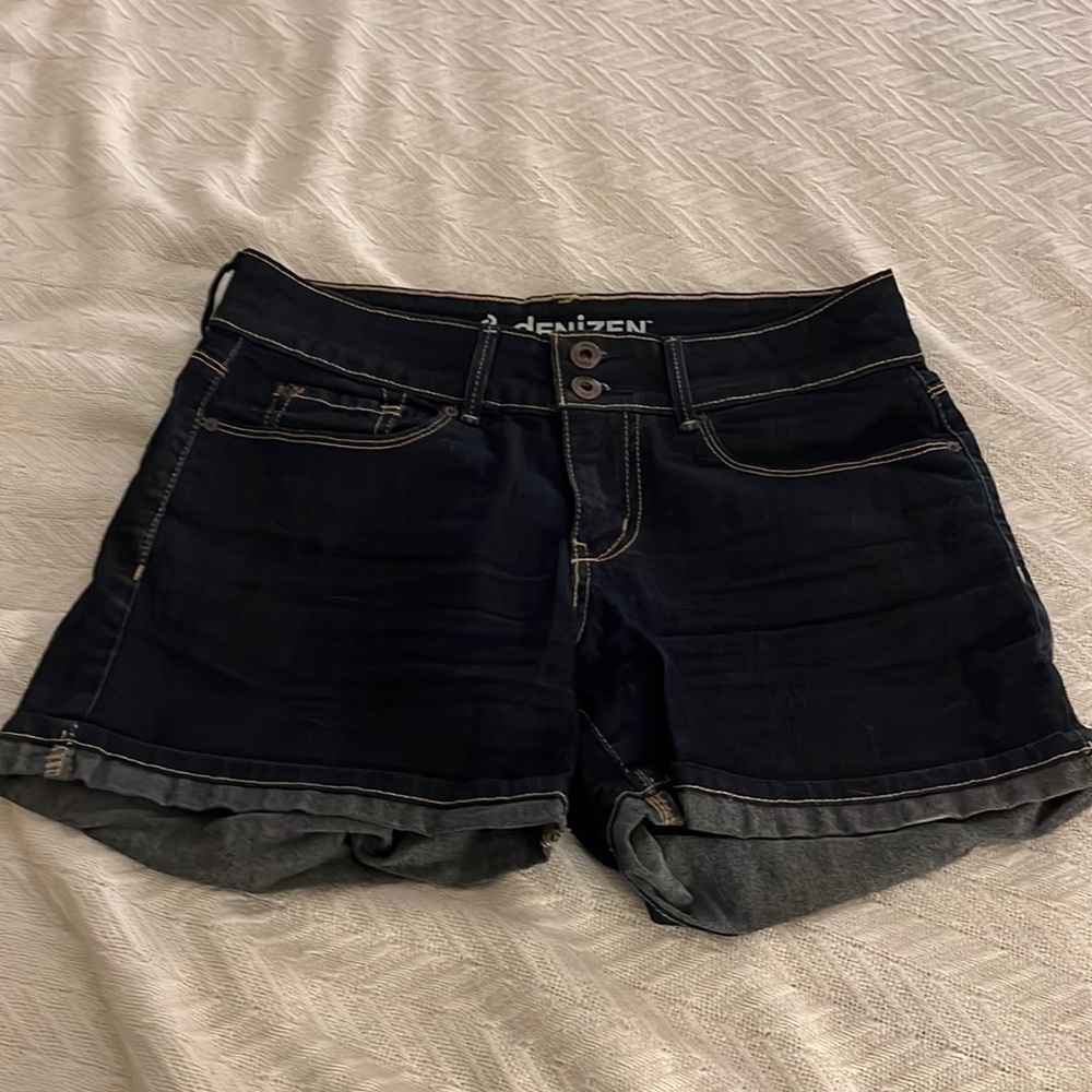 Denizen women’s dark jean denim shorts. Gold stitching. Size 4. Worn once.